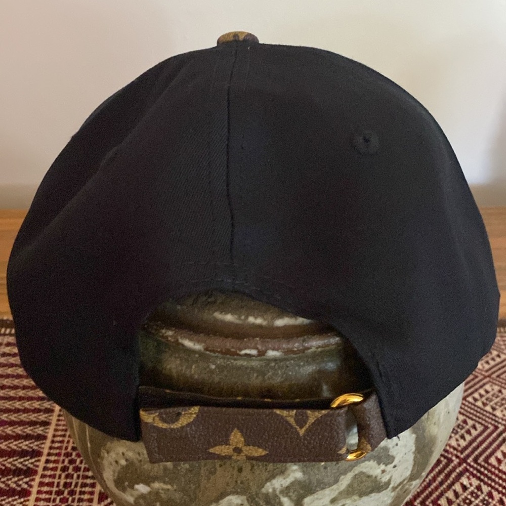 Designer logo cap NWT - Picture 3 of 5